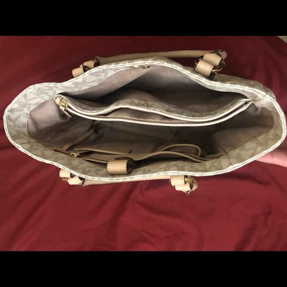 Michael Kors purse - Picture 3 of 3